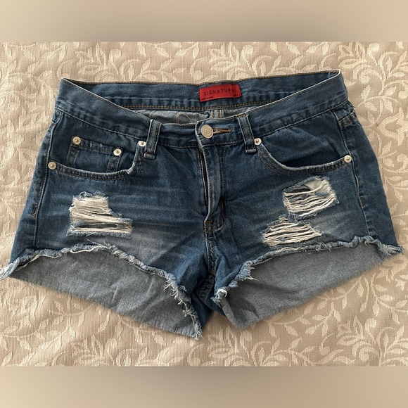 Distressed shorts - Picture 1 of 1